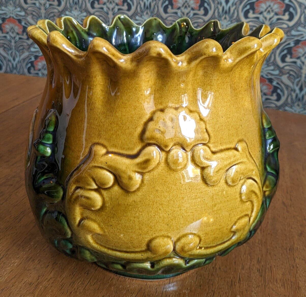 20th Century Majolica Art Nouveau Antique Ceramic Scalloped Jardiniere Planter