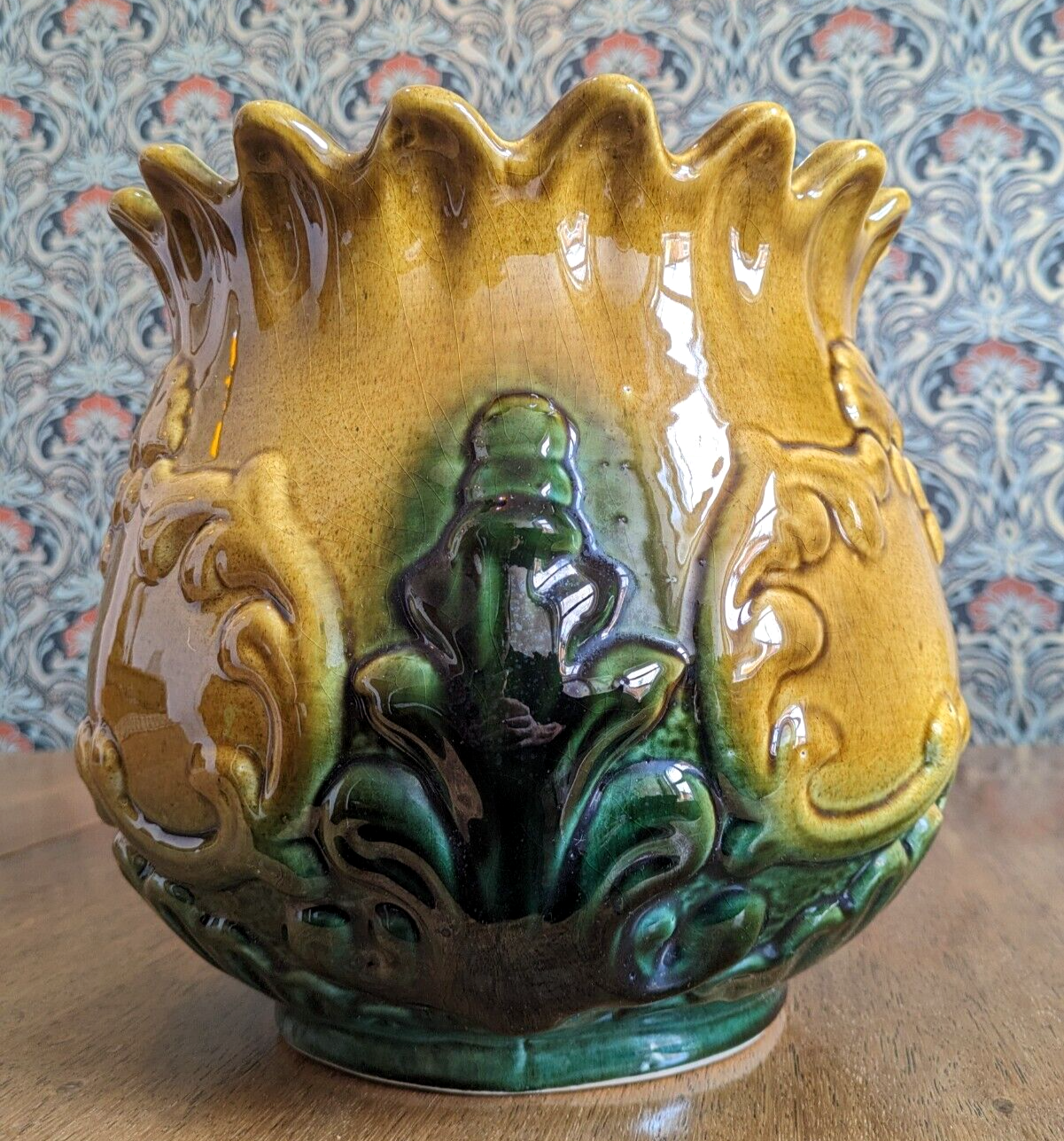 20th Century Majolica Art Nouveau Antique Ceramic Scalloped Jardiniere Planter