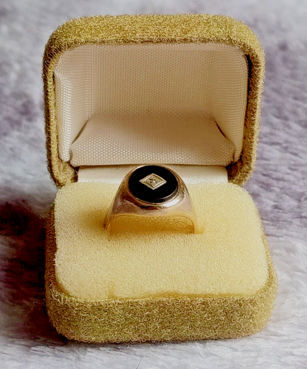 Mens Vintage 1978 9 Carat Gold Onyx Oval Set Signet Ring with Diamond Chip - N½