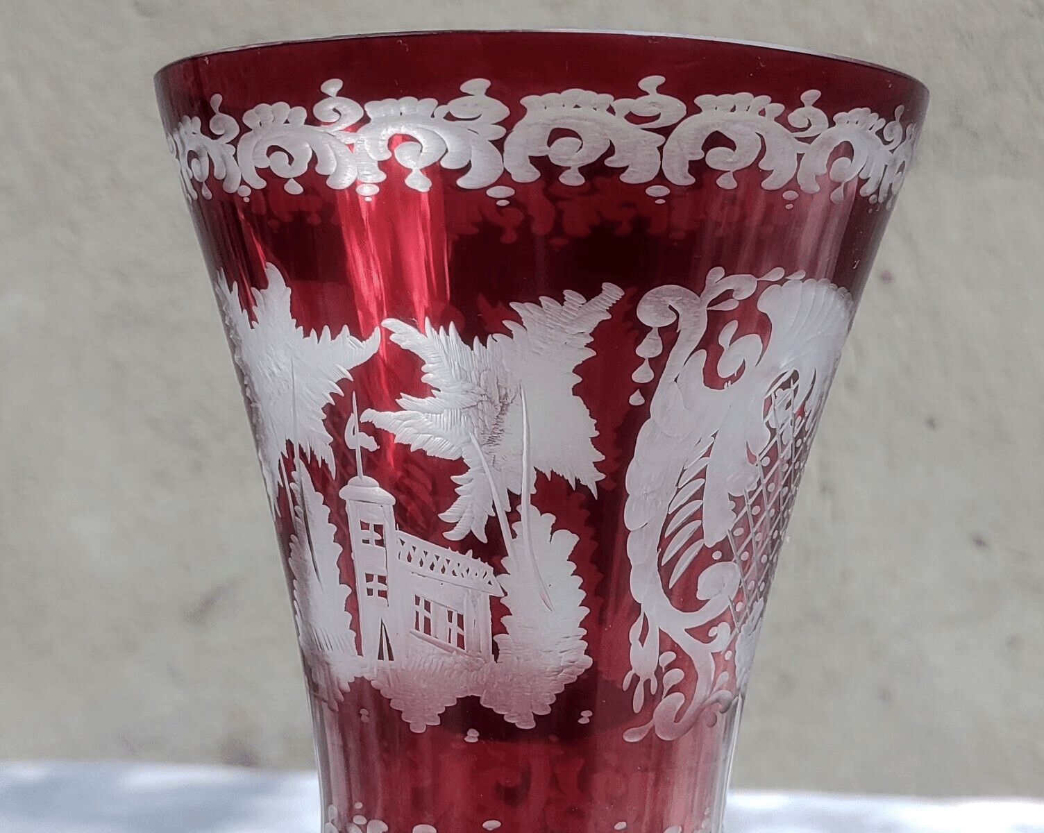 20th Century Bohemian Czech Vintage Cut Etched Ruby Red Glass Vase - 17.5 cm - Tommy's Treasure