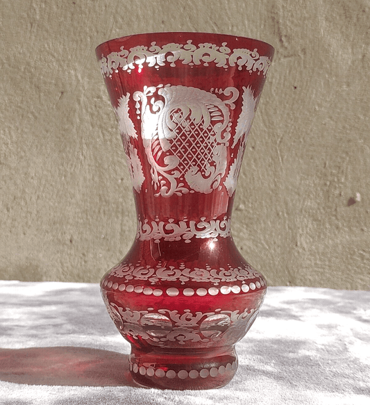 20th Century Bohemian Czech Vintage Cut Etched Ruby Red Glass Vase - 17.5 cm - Tommy's Treasure